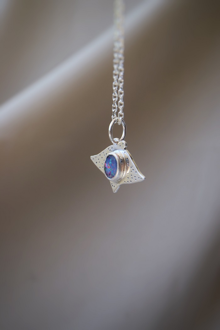 Collier raie leopard eaupale (2)