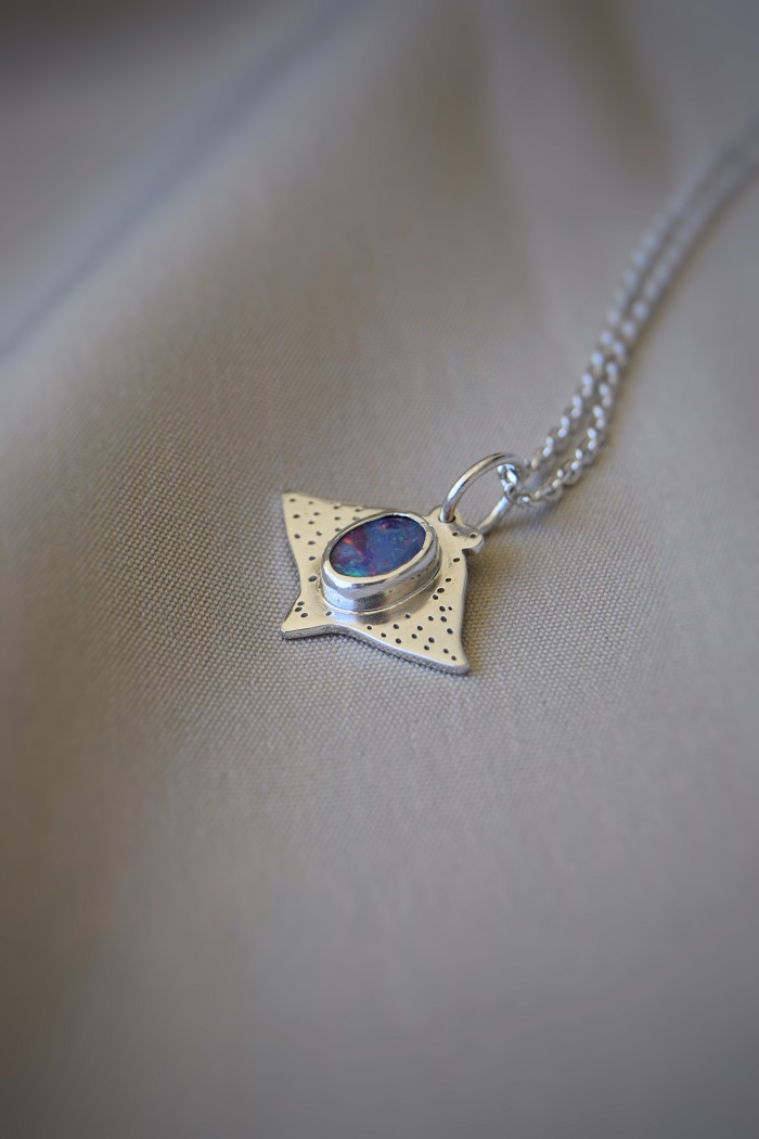 Collier raie leopard eaupale (3)