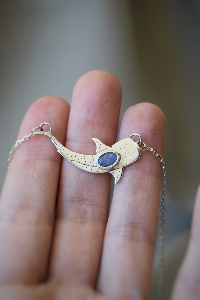 Collier requin baleine eaupale (1)